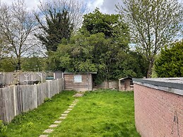 Stunning 4-bed House in Rochester