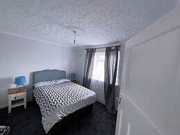 Stunning 4-bed House in Rochester