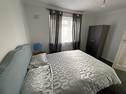 Stunning 4-bed House in Rochester