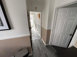Stunning 4-bed House in Rochester