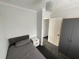 Stunning 4-bed House in Rochester