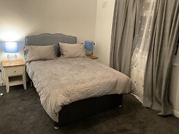 Stunning 4-bed House in Rochester
