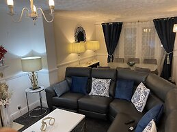 Stunning 4-bed House in Rochester