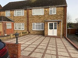 Stunning 4-bed House in Rochester