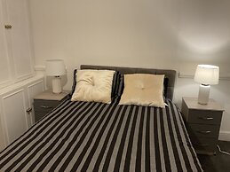 Stunning 4-bed House in Rochester