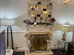 Stunning 4-bed House in Rochester