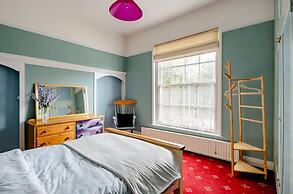 Billericay Georgian House, Sleeps 6 - Pet Friendly