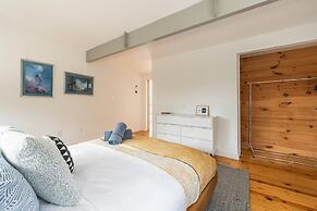 Prvt Architectural Masterpiece w Views hot tub