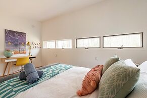 Prvt Architectural Masterpiece w Views hot tub