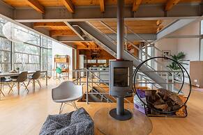 Prvt Architectural Masterpiece w Views hot tub