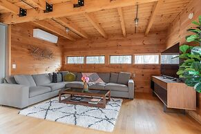 Prvt Architectural Masterpiece w Views hot tub