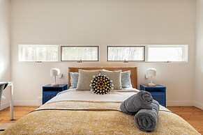 Prvt Architectural Masterpiece w Views hot tub