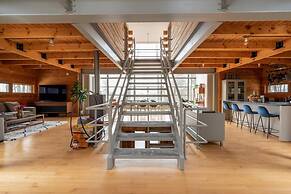 Prvt Architectural Masterpiece w Views hot tub