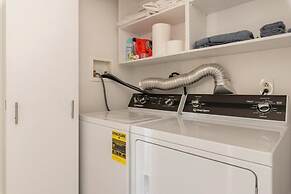 Prvt Architectural Masterpiece w Views hot tub