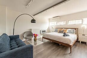 Prvt Architectural Masterpiece w Views hot tub