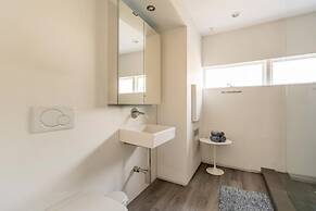 Prvt Architectural Masterpiece w Views hot tub