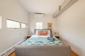 Prvt Architectural Masterpiece w Views hot tub