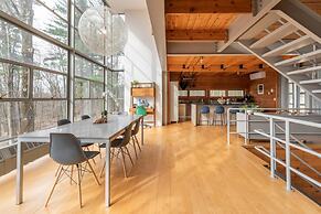 Prvt Architectural Masterpiece w Views hot tub