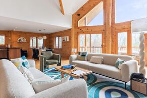 Sun-filled Log Home on 20 Prvt Acres Nr Rhinebeck