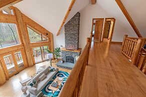 Sun-filled Log Home on 20 Prvt Acres Nr Rhinebeck