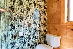 Sun-filled Log Home on 20 Prvt Acres Nr Rhinebeck