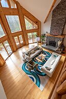 Sun-filled Log Home on 20 Prvt Acres Nr Rhinebeck