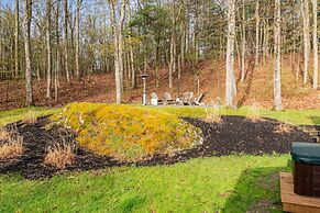 Sun-filled Log Home on 20 Prvt Acres Nr Rhinebeck