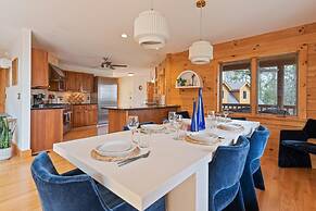 Sun-filled Log Home on 20 Prvt Acres Nr Rhinebeck