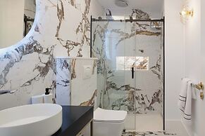 Blue Marina Suites Boutique Apartments