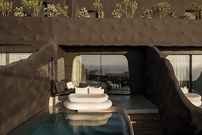 One of One Hotel