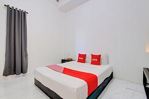 OYO 93885 D'harjo Guesthouse