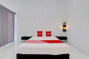 OYO 93885 D'harjo Guesthouse