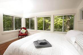 Fernwood Cottage A Poconos Retreat