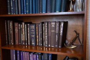 Luxury Nautical Apartment Central Free Parking