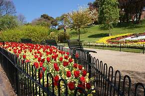 Luxury Nautical Apartment Central Free Parking