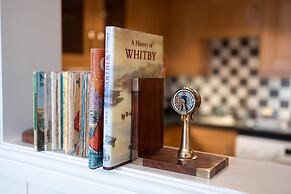 Luxury Nautical Apartment Central Free Parking