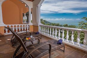 Luxury Ocean View Condo - Ultimate Convenience