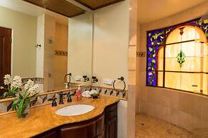 Luxury Ocean View Condo - Ultimate Convenience