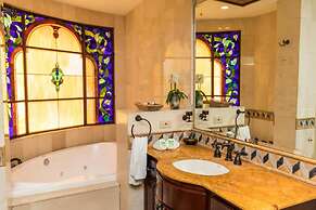 Luxury Ocean View Condo - Ultimate Convenience