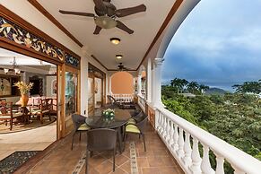 Luxury Ocean View Condo - Ultimate Convenience