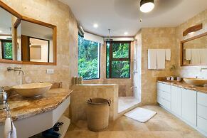 Stunning 7 BR Villa Manuel Antonio Sanctuary
