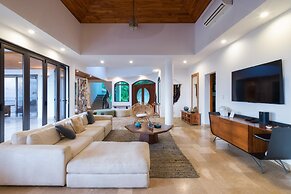 Stunning 7 BR Villa Manuel Antonio Sanctuary