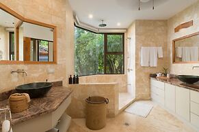 Stunning 7 BR Villa Manuel Antonio Sanctuary