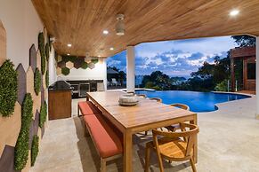 Stunning 7 BR Villa Manuel Antonio Sanctuary