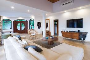 Stunning 7 BR Villa Manuel Antonio Sanctuary
