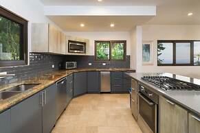 Stunning 7 BR Villa Manuel Antonio Sanctuary