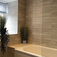 Penthouse On The Rows - Cathedral Views