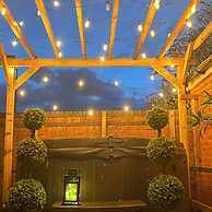 The Cheshire Gathering - Hot Tub 8 Bedroom