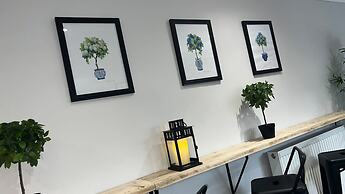 The Cheshire Gathering - Hot Tub 8 Bedroom