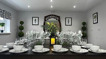 The Cheshire Gathering - Hot Tub 8 Bedroom